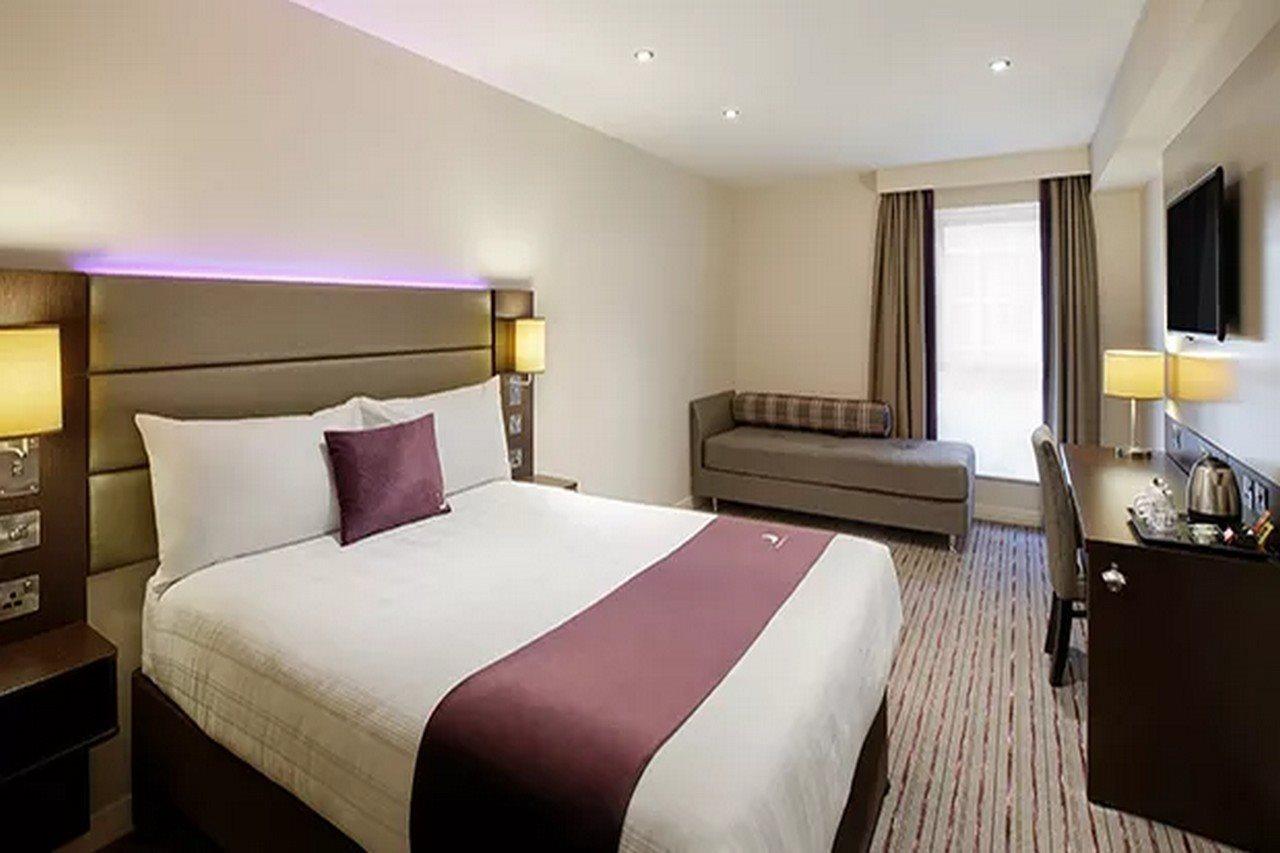 Premier Inn Manchester West Didsbury 외부 사진